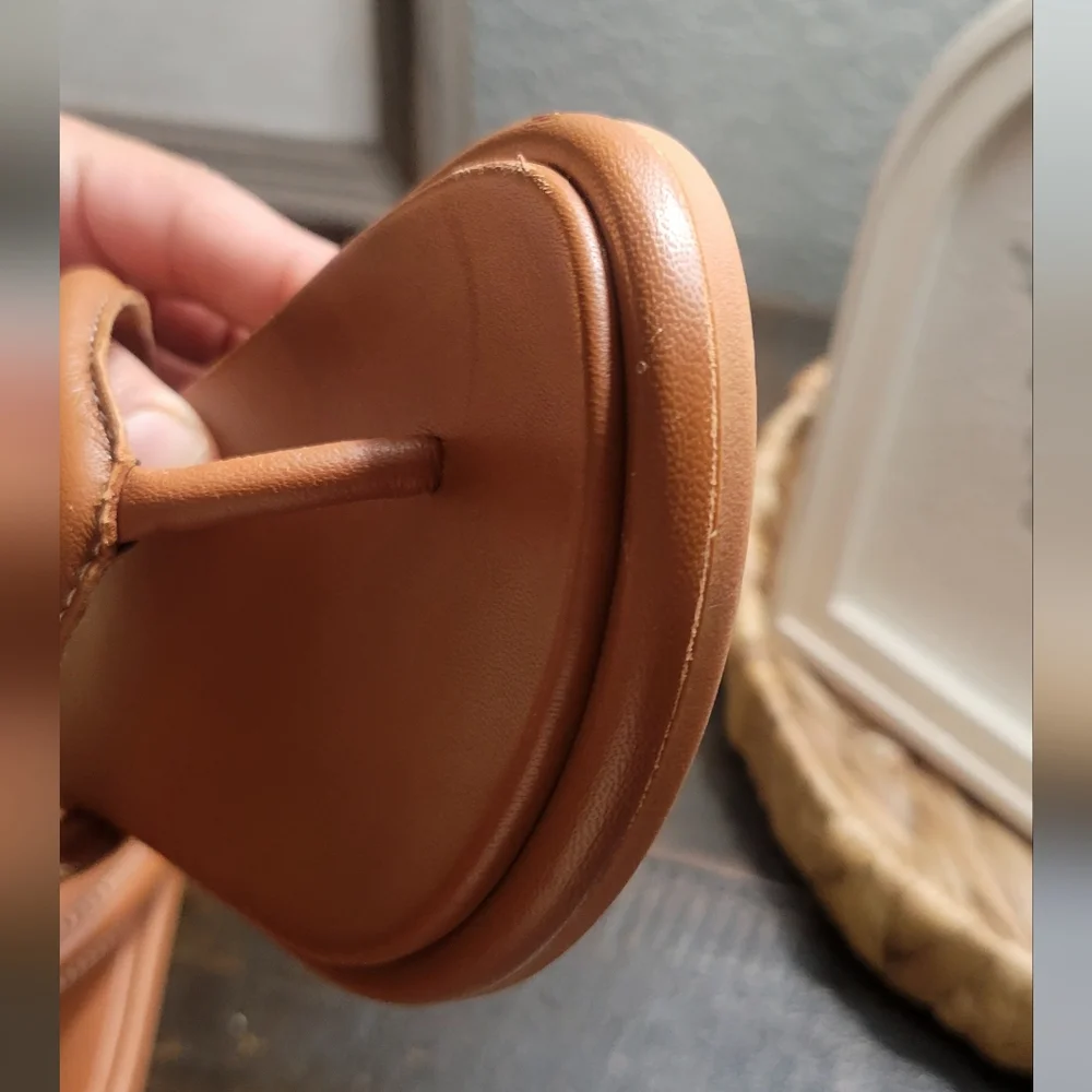 OLUKAI Tiare Fox Leather Flip Flops Size 7 - Picture 14 of 15